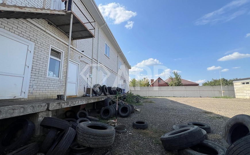 Сдам помещение свободного назначения, 50 м² на первом и около 200 м² на втором этаже.   фото