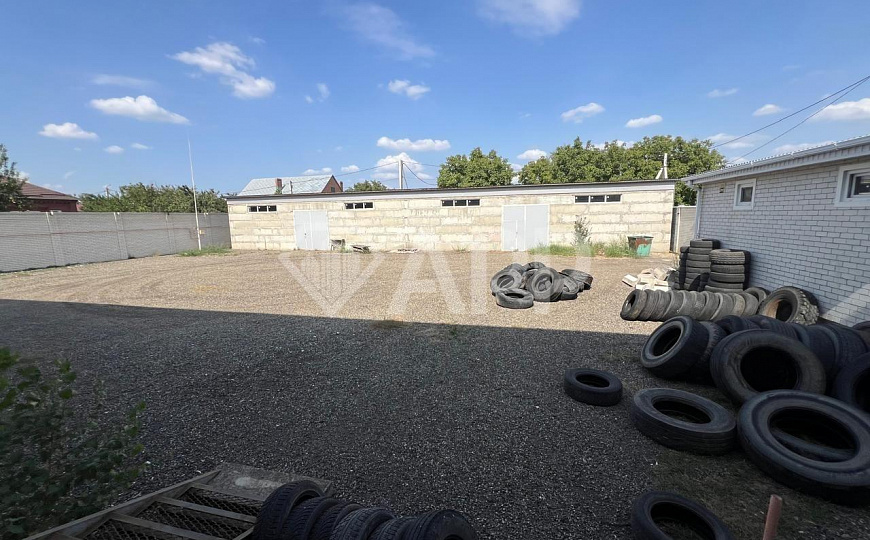 Сдам помещение свободного назначения, 50 м² на первом и около 200 м² на втором этаже.   фото