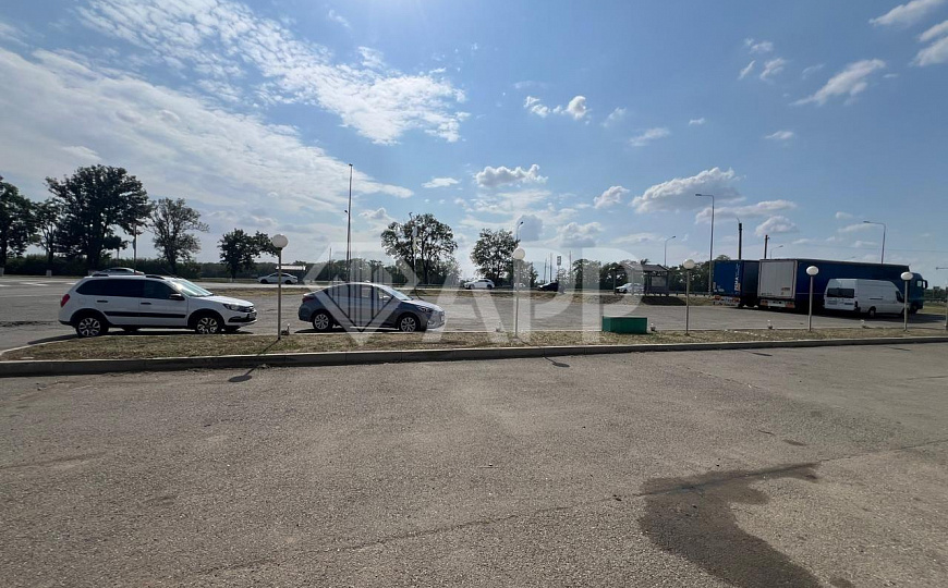 Сдам помещение свободного назначения, 50 м² на первом и около 200 м² на втором этаже.   фото