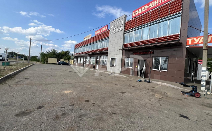 Сдам помещение свободного назначения, 50 м² на первом и около 200 м² на втором этаже.   фото