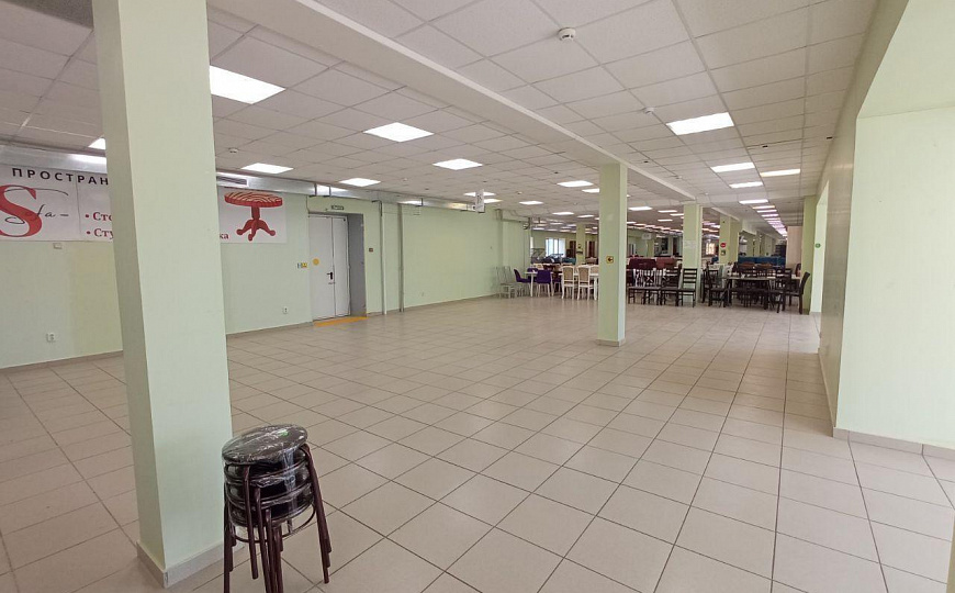 Торговая площадь под мебель 300 м² фото