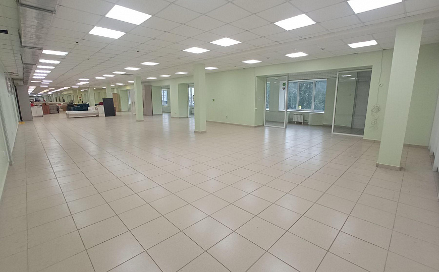 Торговая площадь под мебель 300 м² фото