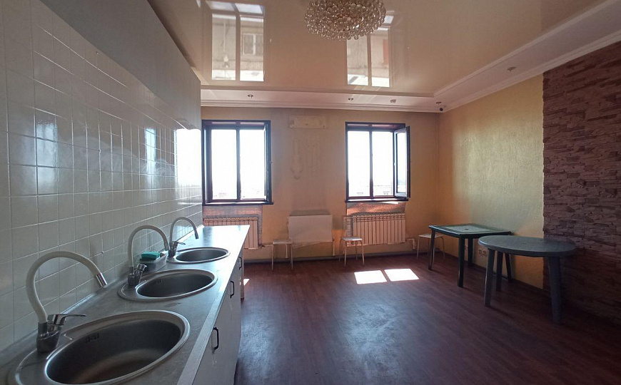 Продаётся действующий хостел  746,3 м² фото