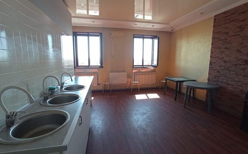 Продаётся действующий хостел  746,3 м² фото