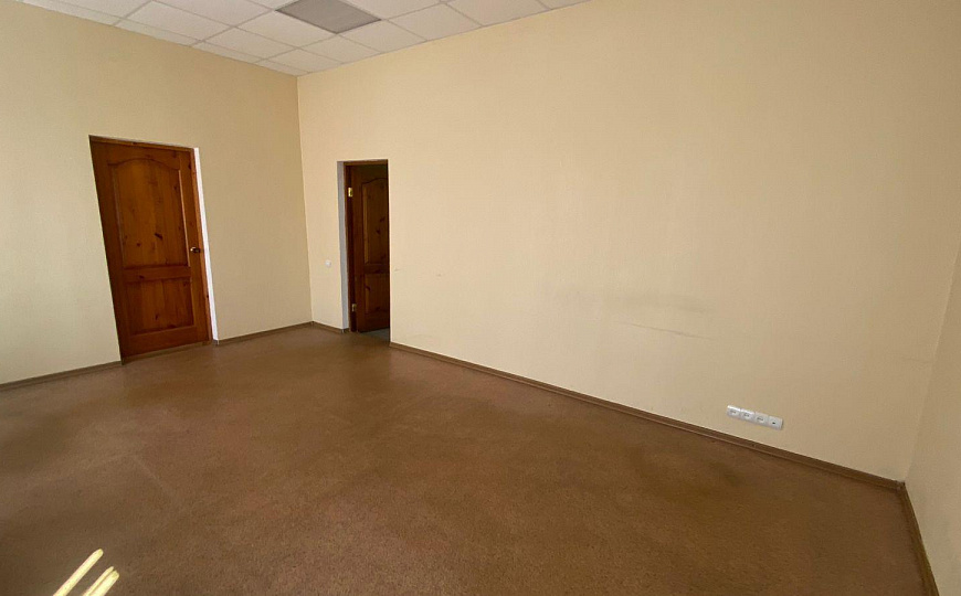 Сдам асфальтированную площадку и офис, 50 м² фото