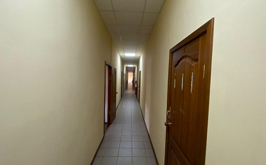 Сдам асфальтированную площадку и офис, 50 м² фото