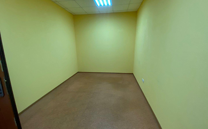 Сдам асфальтированную площадку и офис, 50 м² фото