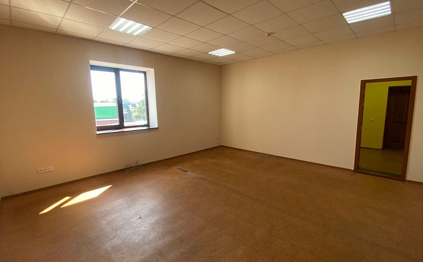 Сдам асфальтированную площадку и офис, 50 м² фото