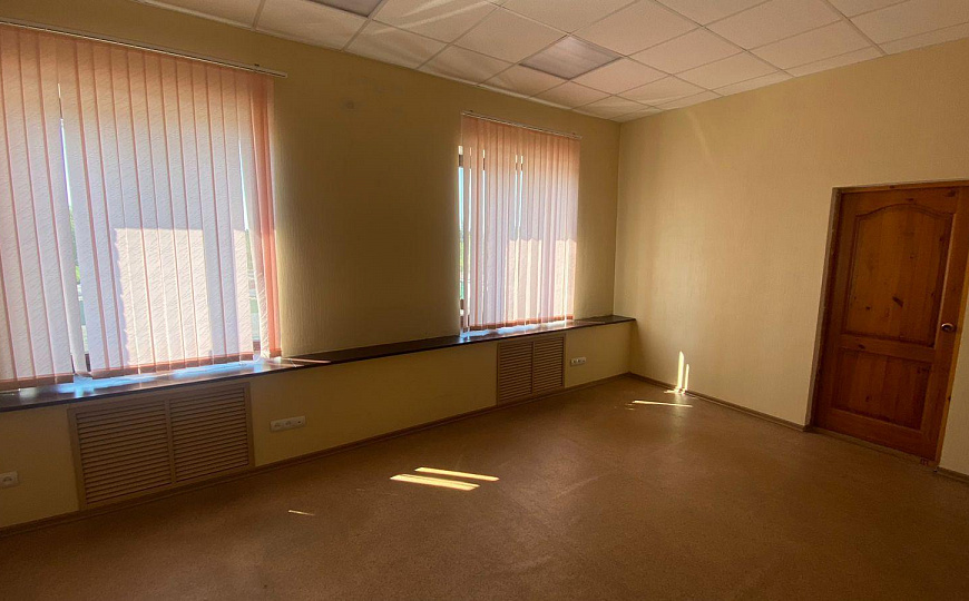 Сдам асфальтированную площадку и офис, 50 м² фото