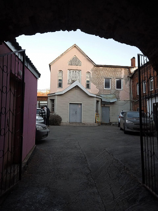 Отдельно стоящее здание на Горького фото