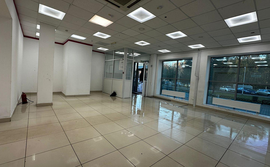 Продаётся помещение свободного назначения на 1 линии фото