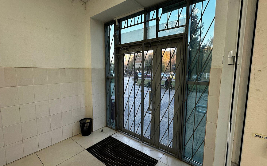 Продаётся помещение свободного назначения на 1 линии фото