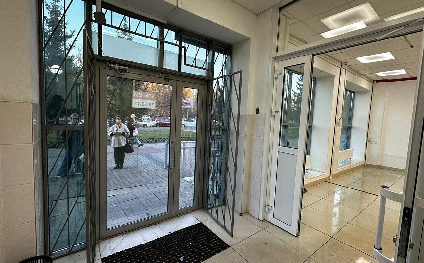 Продаётся помещение свободного назначения на 1 линии фото