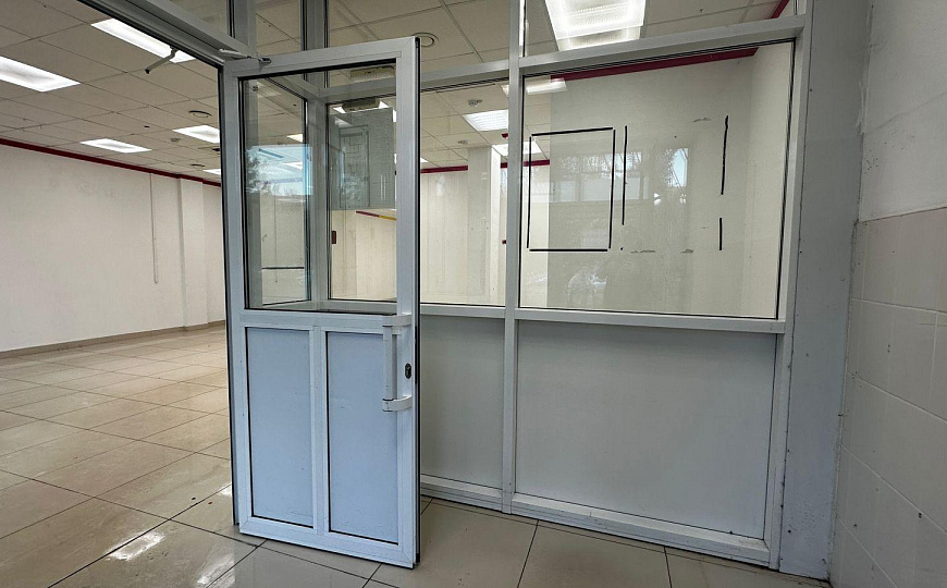 Продаётся помещение свободного назначения на 1 линии фото