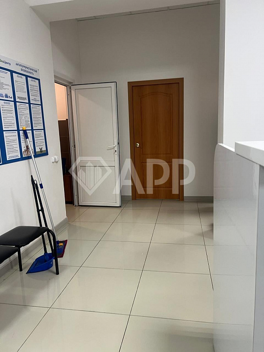 Продам торговое помещение, 415 м² фото