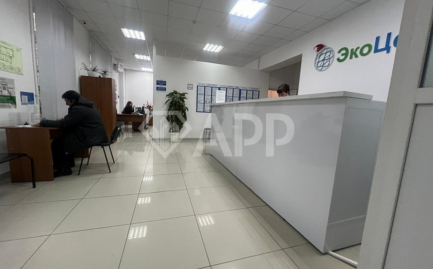 Продам торговое помещение, 415 м² фото