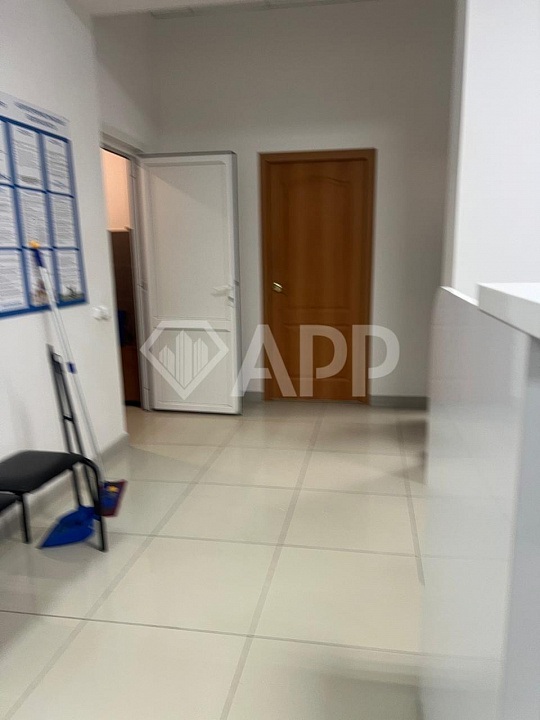 Продам торговое помещение, 415 м² фото