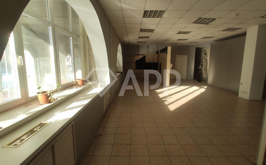 Сдаю помещение в центре с высоким трафиком, 300м² фото