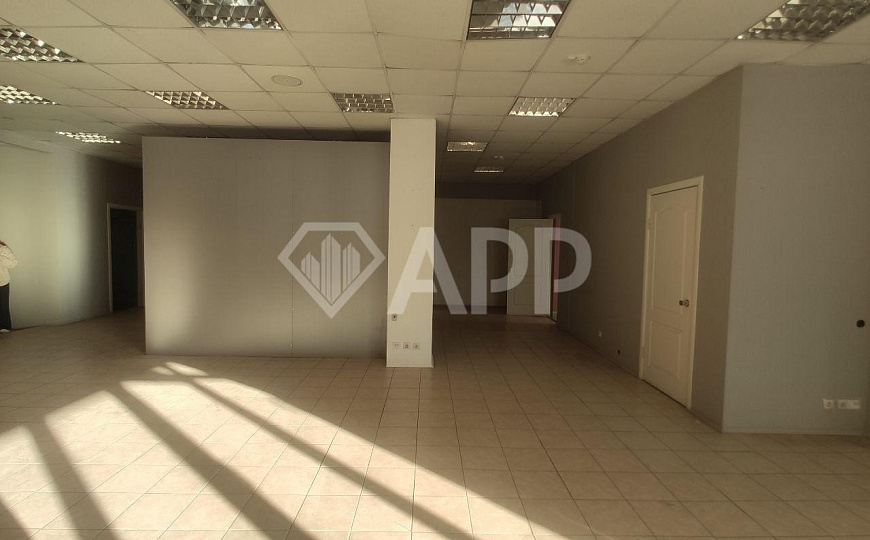 Сдаю помещение в центре с высоким трафиком, 300м² фото