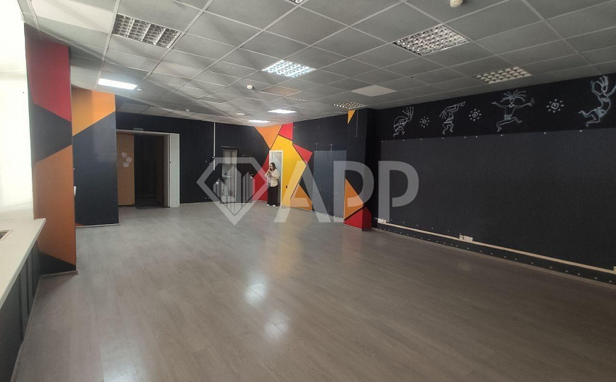 Сдаю помещение в центре с высоким трафиком, 300м² фото