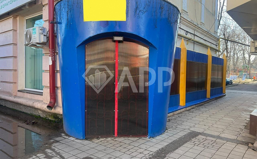 Сдам торговое помещение, 93 м² фото