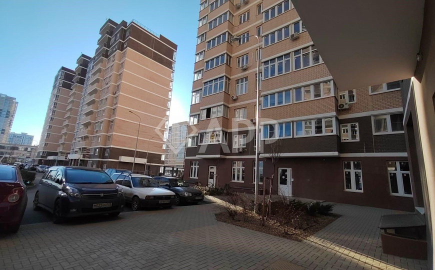 Сдаю торговое помещение, 450 м² фото