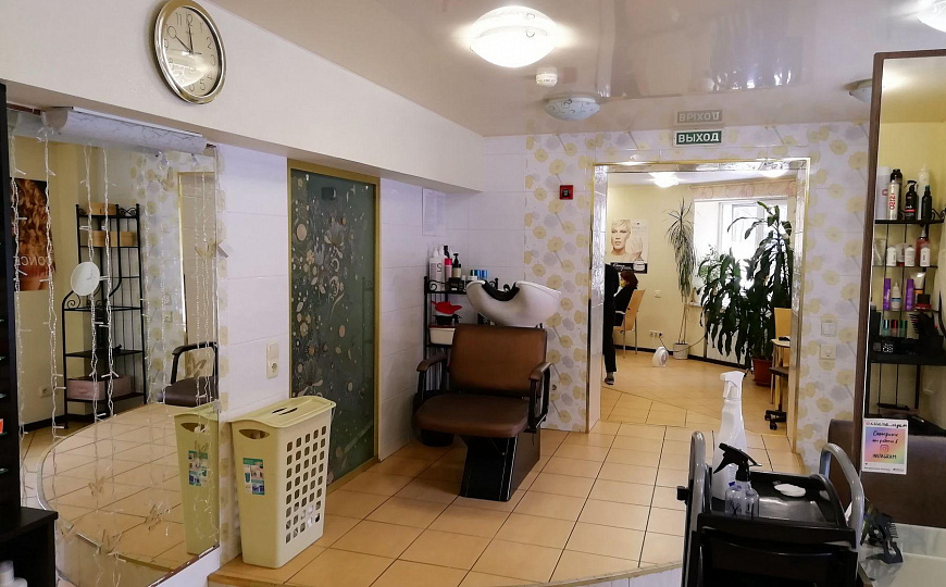 Помещение с арендаторами 150м.(салон красоты) фото