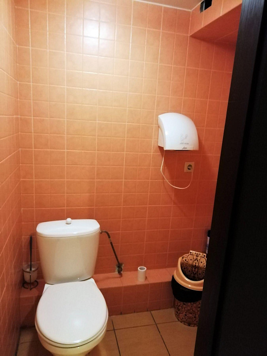 Помещение с арендаторами 150м.(салон красоты) фото