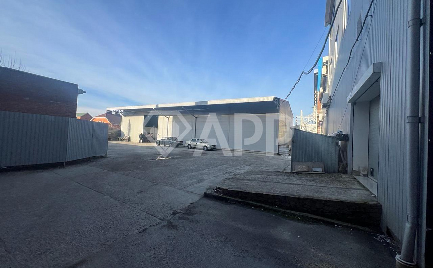 Продам помещение свободного назначения, 1 650 м², земельный участок 18 соток. фото