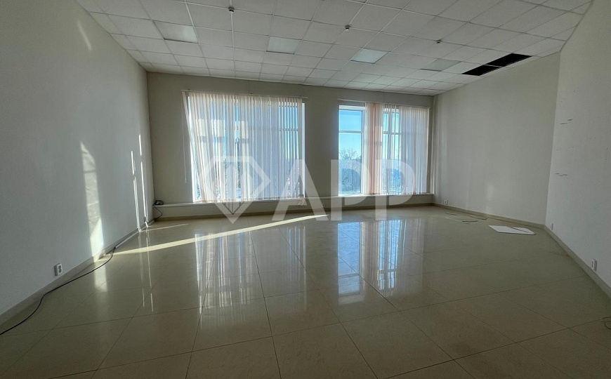 Продам помещение свободного назначения, 1 650 м², земельный участок 18 соток. фото