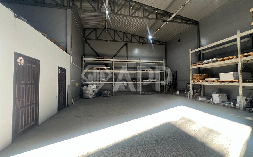 Продам помещение свободного назначения, 1 650 м², земельный участок 18 соток. фото