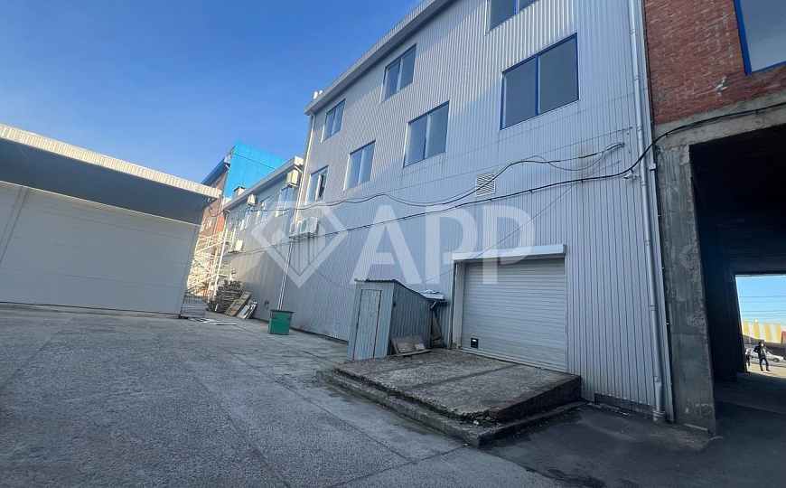 Продам помещение свободного назначения, 1 650 м², земельный участок 18 соток. фото