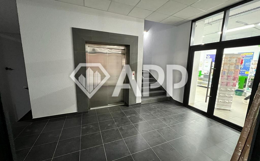 Сдам торговое помещение, 227,6 м² фото