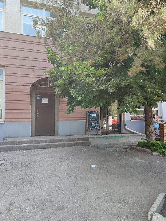Помещение с отдельным входом на 1 линии, 90 м² фото