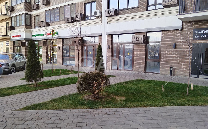 Сдаю торговое помещение, 89,9 м² фото