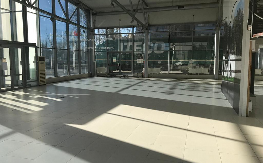 Здание под автосалон, автосервис 4 000 м² фото