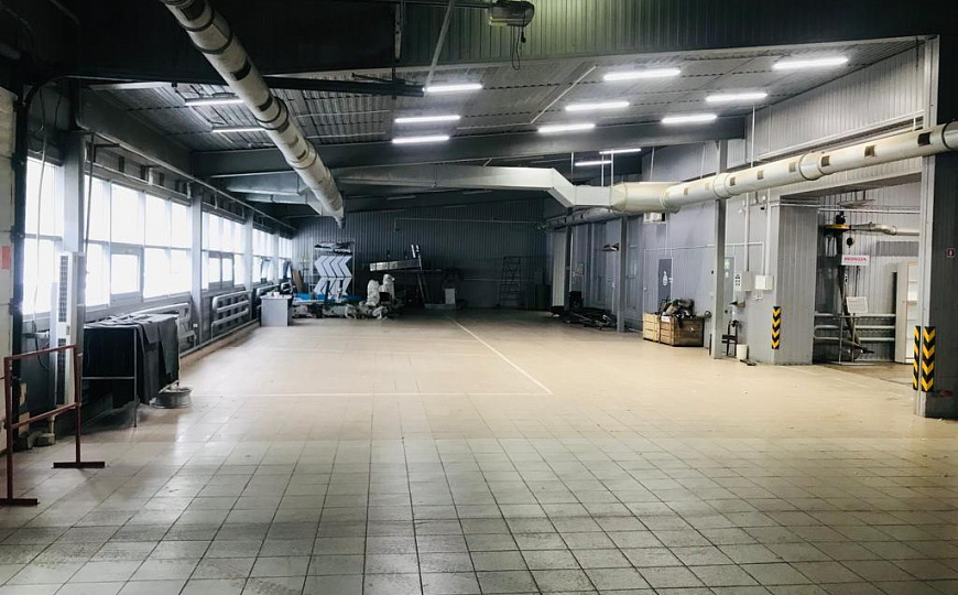Здание под автосалон, автосервис 4 000 м² фото