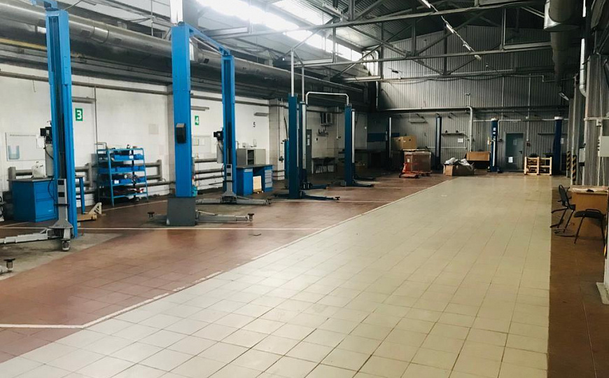 Здание под автосалон, автосервис 4 000 м² фото