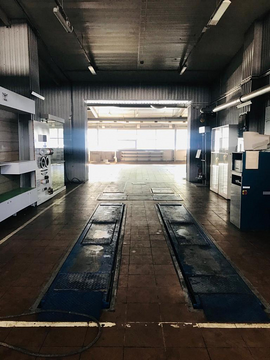 Здание под автосалон, автосервис 4 000 м² фото