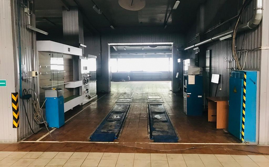 Здание под автосалон, автосервис 4 000 м² фото