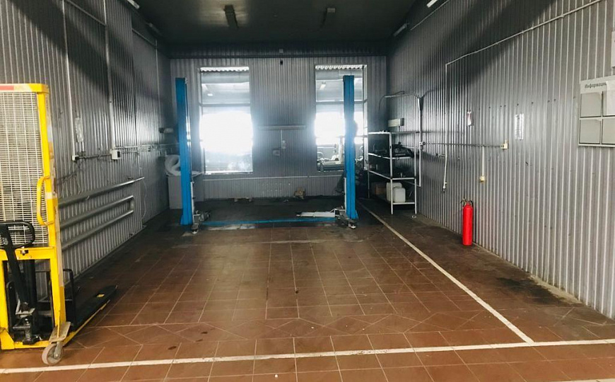 Здание под автосалон, автосервис 4 000 м² фото