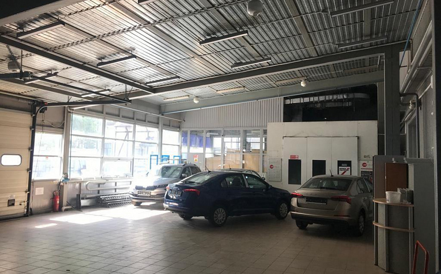 Здание под автосалон, автосервис 4 000 м² фото