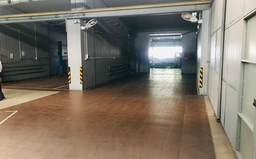 Здание под автосалон, автосервис 4 000 м² фото