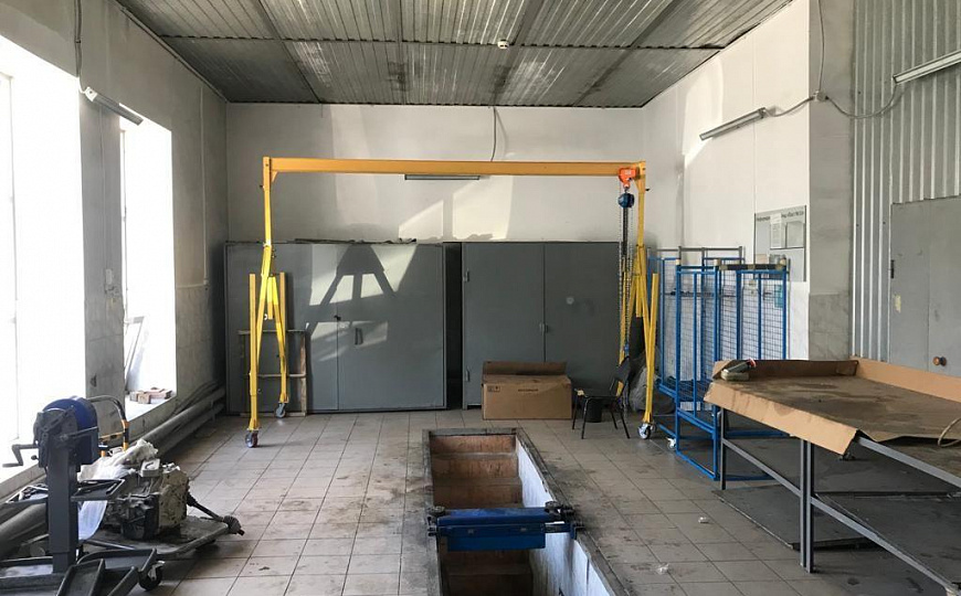 Здание под автосалон, автосервис 4 000 м² фото