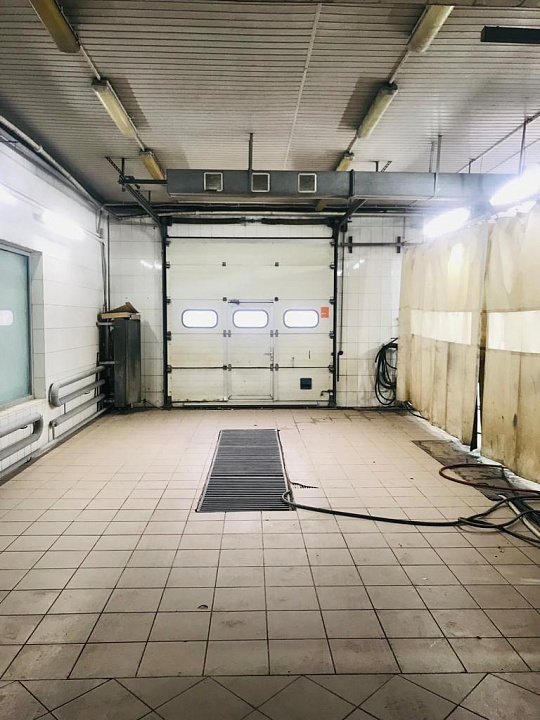 Здание под автосалон, автосервис 4 000 м² фото