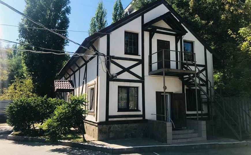 Здание под автосалон, автосервис 4 000 м² фото