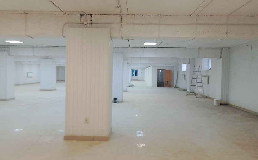 Сдаётся помещение свободного назначения на цокольном этаже торгового центра фото