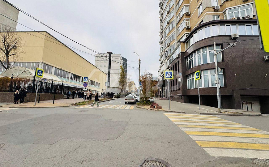 Кабинеты/Опен спейс/Отд.вход/ 1й этаж/2 санузла/153.1м2/Центр фото