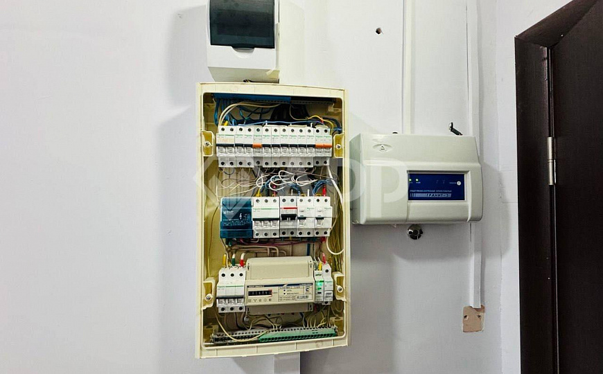 Кабинеты/Опен спейс/Отд.вход/ 1й этаж/2 санузла/153.1м2/Центр фото