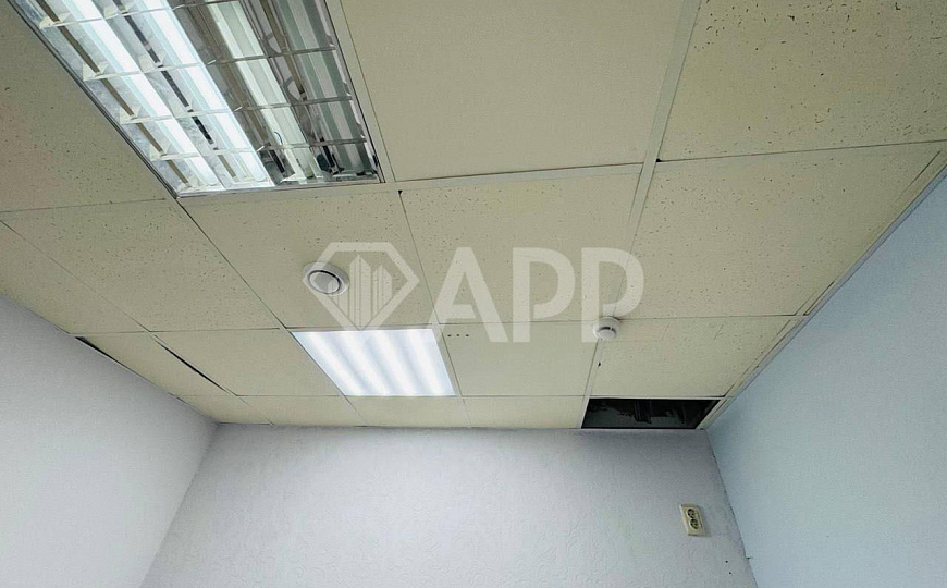 Кабинеты/Опен спейс/Отд.вход/ 1й этаж/2 санузла/153.1м2/Центр фото